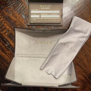 Authentic Gucci Leather Logo Eyeglass/Sunglasses Case with Gucci Cleaning Cloth.
